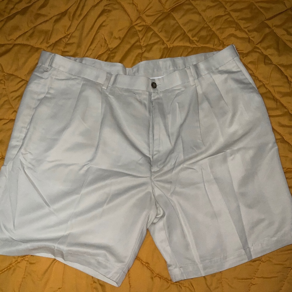 Roundtree & Yorke Cream Shorts